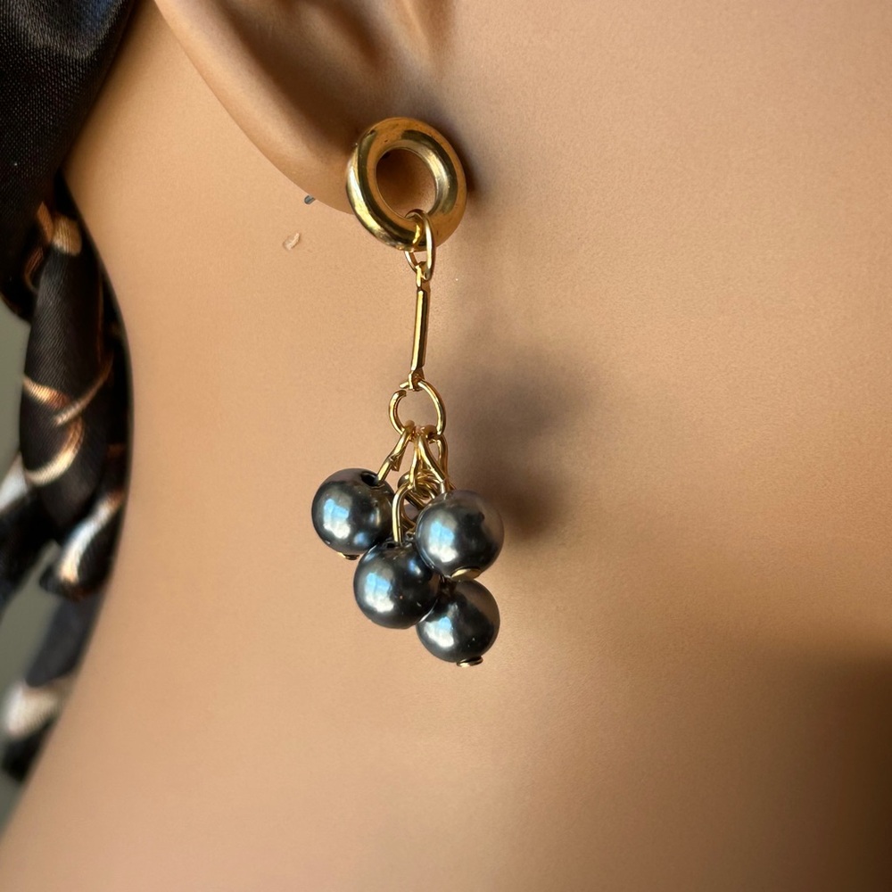 Versatile Gold and Gray Cluster Dangle Earrings - Picture 2 of 3